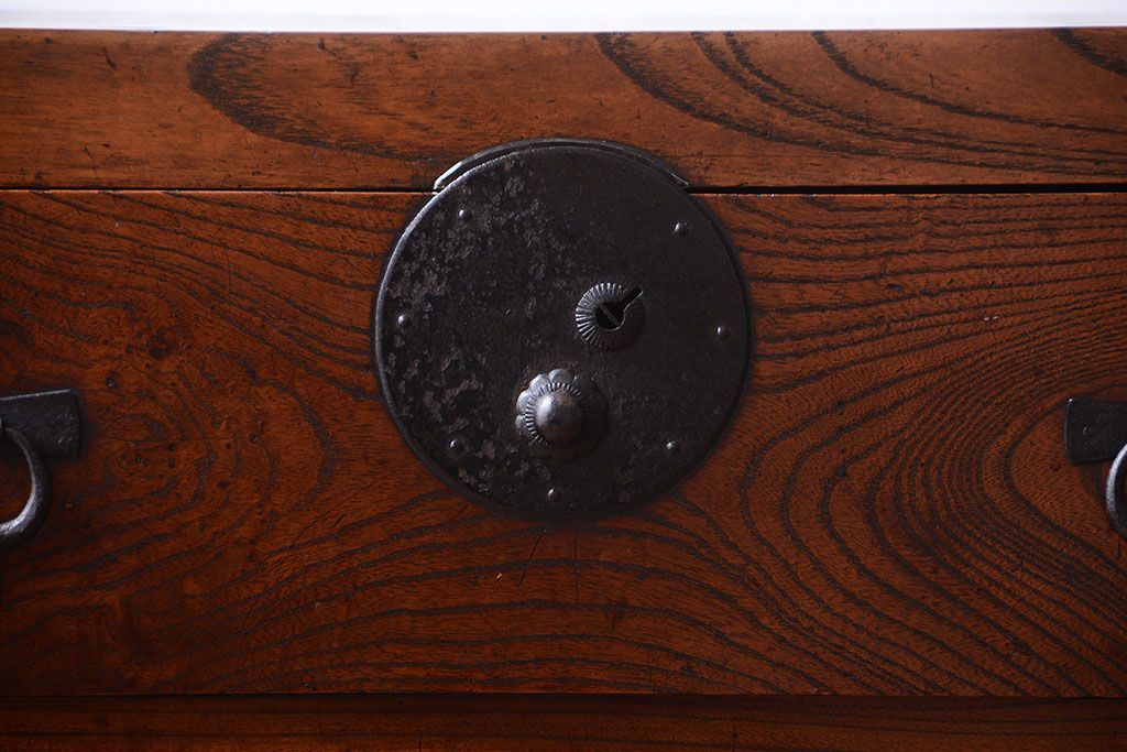 アンティーク家具　古民具・骨董　三面横桟回しの越後帳場箪笥(銭戸棚、帳箪笥・帳戸棚)