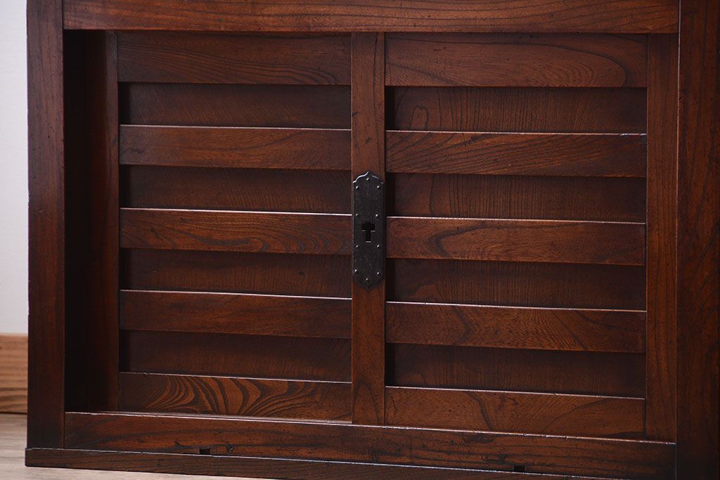 アンティーク家具　古民具・骨董　三面横桟回しの越後帳場箪笥(銭戸棚、帳箪笥・帳戸棚)