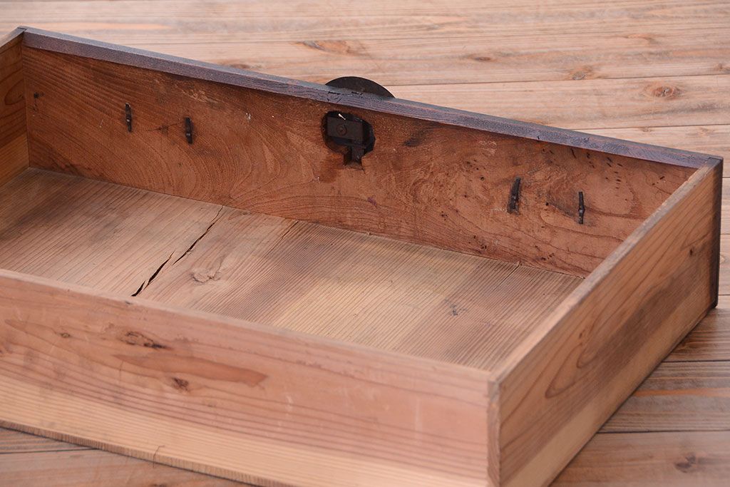 アンティーク家具　古民具・骨董　三面横桟回しの越後帳場箪笥(銭戸棚、帳箪笥・帳戸棚)