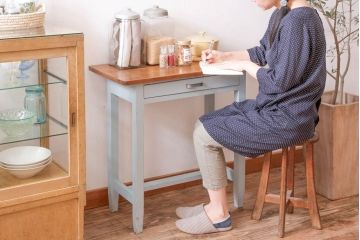 レトロ家具　アンティークペイント　古い木のレトロな平机(デスク)(2)