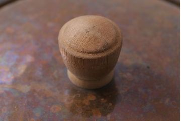 アンティーク雑貨　ビンテージ　スイスStockli Netstal　木製取っ手の銅製両手鍋