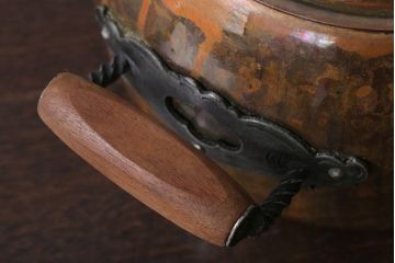 アンティーク雑貨　ビンテージ　スイスStockli Netstal　木製取っ手の銅製両手鍋