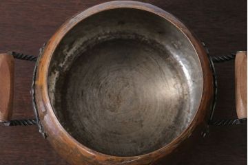 アンティーク雑貨　ビンテージ　スイスStockli Netstal　木製取っ手の銅製両手鍋