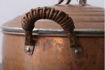 アンティーク雑貨　ビンテージ　銅製のシャビーな両手鍋