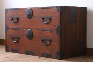 アンティーク家具　和製アンティーク　シンプルな丸金具の時代箪笥ローボード(1)