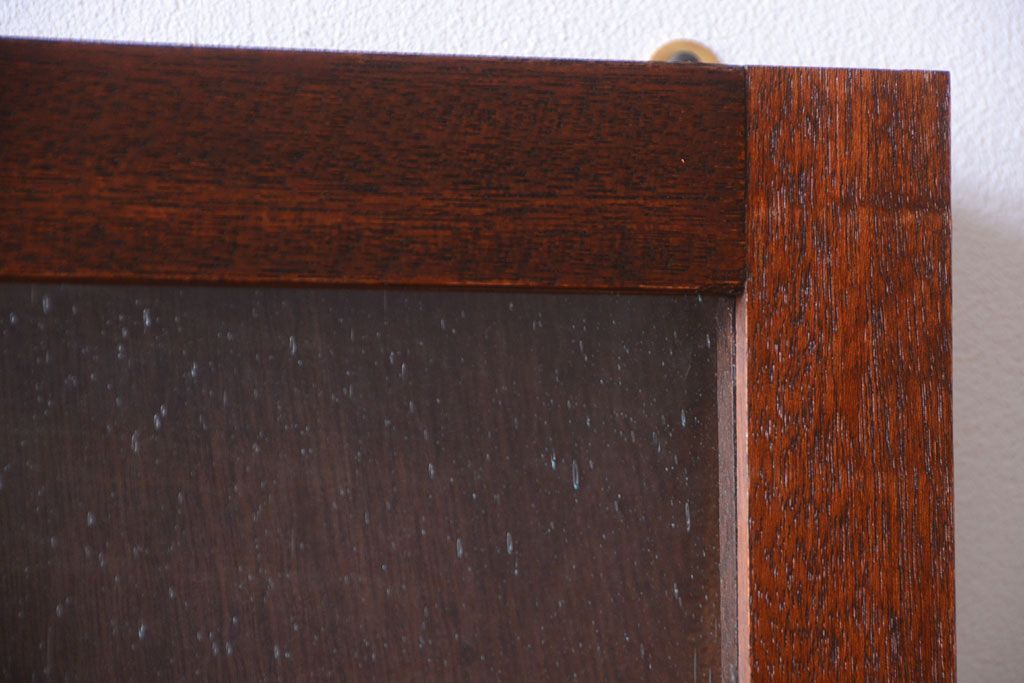 アンティーク家具　アンティーク　気泡ガラス入り!古い木製のお洒落な縦型壁掛け戸棚(2)