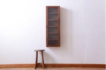 アンティーク家具　アンティーク　モールガラス入り!古い木製のお洒落な縦型壁掛け戸棚(1)