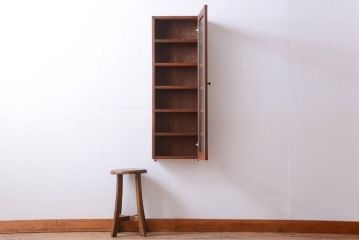 アンティーク家具　アンティーク　モールガラス入り!古い木製のお洒落な縦型壁掛け戸棚(1)