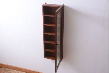 アンティーク家具　アンティーク　モールガラス入り!古い木製のお洒落な縦型壁掛け戸棚(1)