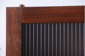 アンティーク家具　アンティーク　モールガラス入り!古い木製のお洒落な縦型壁掛け戸棚(1)