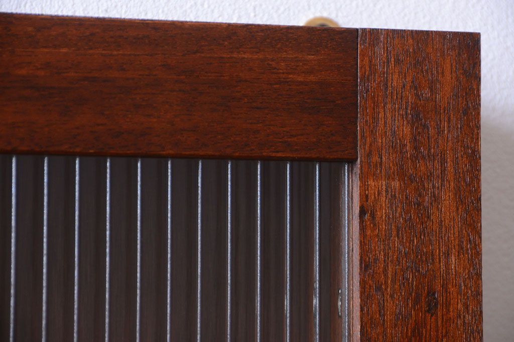 アンティーク家具　アンティーク　モールガラス入り!古い木製のお洒落な縦型壁掛け戸棚(1)