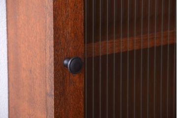 アンティーク家具　アンティーク　モールガラス入り!古い木製のお洒落な縦型壁掛け戸棚(1)