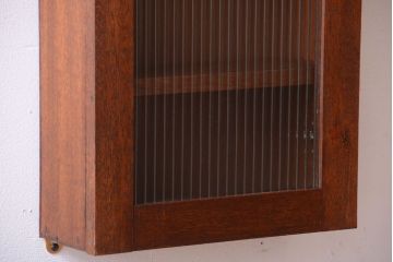 アンティーク家具　アンティーク　モールガラス入り!古い木製のお洒落な縦型壁掛け戸棚(1)