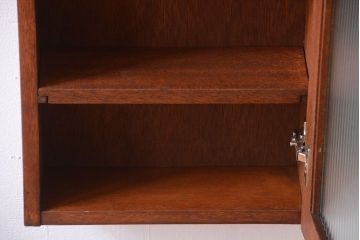 アンティーク家具　アンティーク　モールガラス入り!古い木製のお洒落な縦型壁掛け戸棚(1)