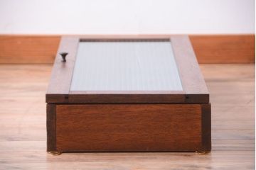 アンティーク家具　アンティーク　モールガラス入り!古い木製のお洒落な縦型壁掛け戸棚(1)