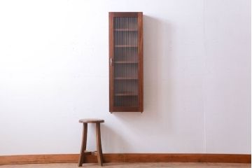 アンティーク家具　アンティーク　モールガラス入り!古い木製のお洒落な縦型壁掛け戸棚(2)