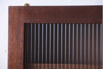 アンティーク家具　アンティーク　モールガラス入り!古い木製のお洒落な縦型壁掛け戸棚(2)