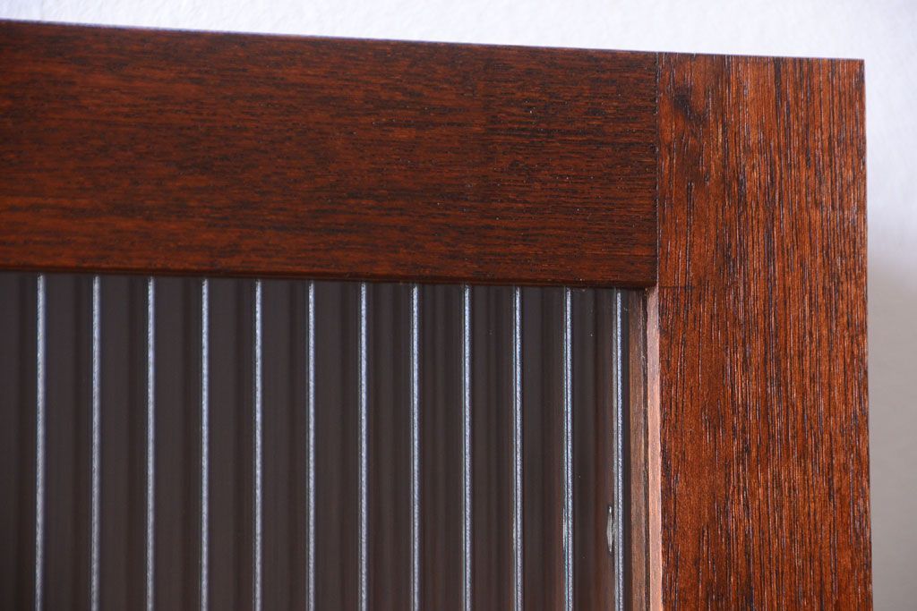 アンティーク家具　アンティーク　モールガラス入り!古い木製のお洒落な縦型壁掛け戸棚(3)