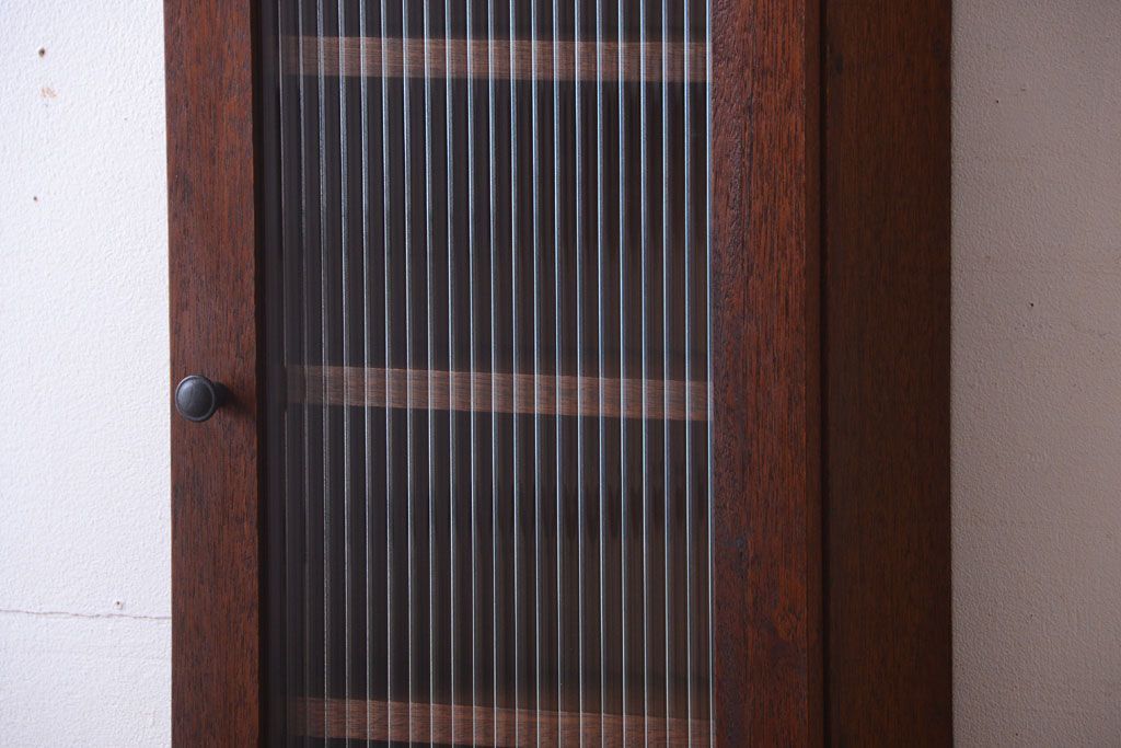 アンティーク家具　アンティーク　モールガラス入り!古い木製のお洒落な縦型壁掛け戸棚(3)