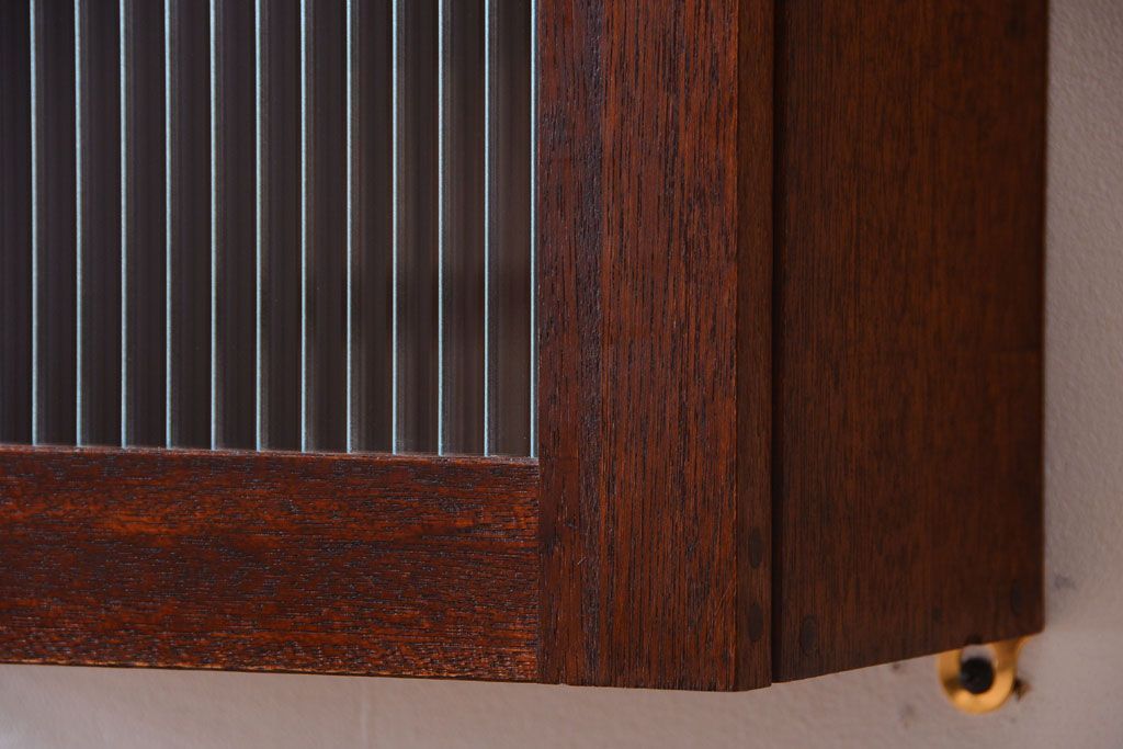 アンティーク家具　アンティーク　モールガラス入り!古い木製のお洒落な縦型壁掛け戸棚(3)