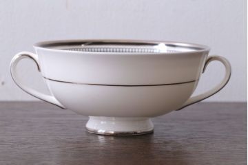 アンティーク雑貨　中古 イギリス ROYAL DOULTON(ロイヤルドルトン) SARABANDE(サラバンド)ダブルハンドルスープカップ&ソーサー(洋食器)