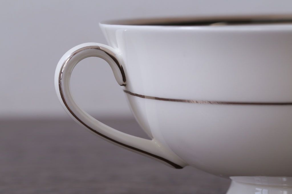 アンティーク雑貨　中古 イギリス ROYAL DOULTON(ロイヤルドルトン) SARABANDE(サラバンド)ダブルハンドルスープカップ&ソーサー(洋食器)