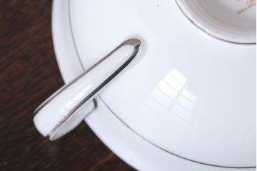 アンティーク雑貨　中古 イギリス ROYAL DOULTON(ロイヤルドルトン) SARABANDE(サラバンド)ダブルハンドルスープカップ&ソーサー(洋食器)