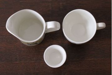 アンティーク雑貨　中古　イギリスWedgwood(ウェッジウッド)　ピーターラビット　カップなど3点セット(洋食器)