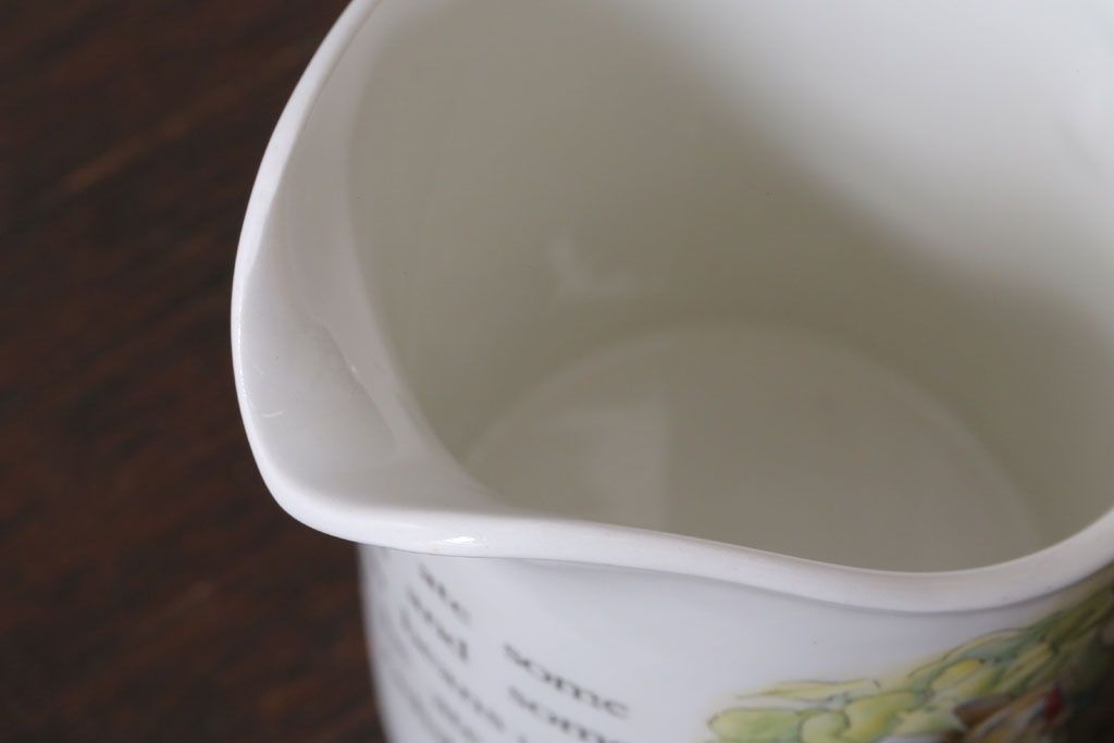 アンティーク雑貨　中古　イギリスWedgwood(ウェッジウッド)　ピーターラビット　カップなど3点セット(洋食器)