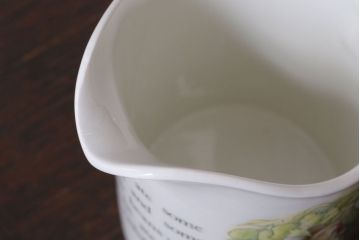 アンティーク雑貨　中古　イギリスWedgwood(ウェッジウッド)　ピーターラビット　カップなど3点セット(洋食器)