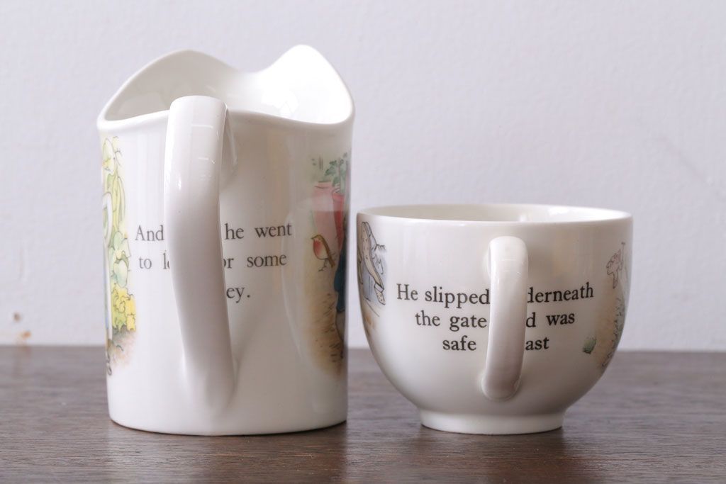 アンティーク雑貨　中古　イギリスWedgwood(ウェッジウッド)　ピーターラビット　カップなど3点セット(洋食器)