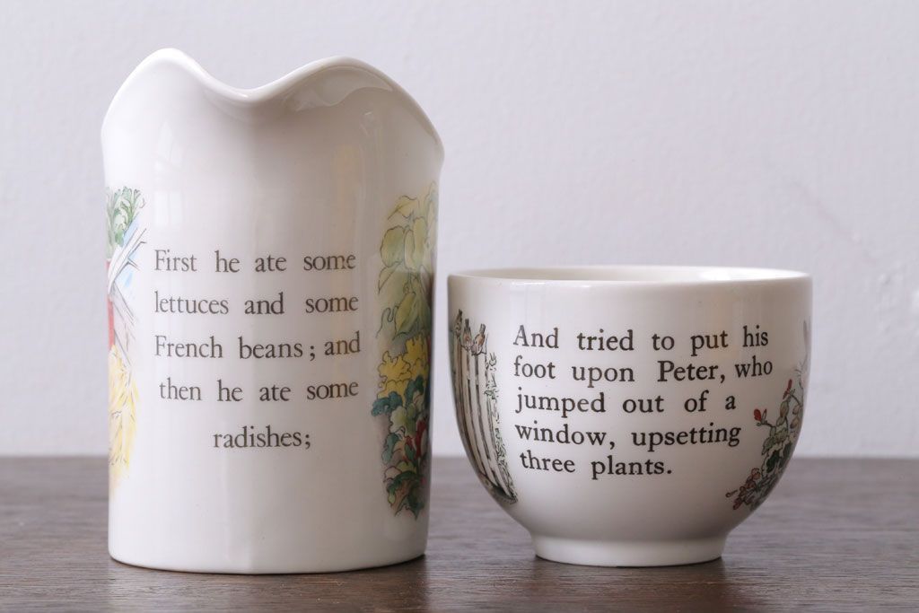 アンティーク雑貨　中古　イギリスWedgwood(ウェッジウッド)　ピーターラビット　カップなど3点セット(洋食器)
