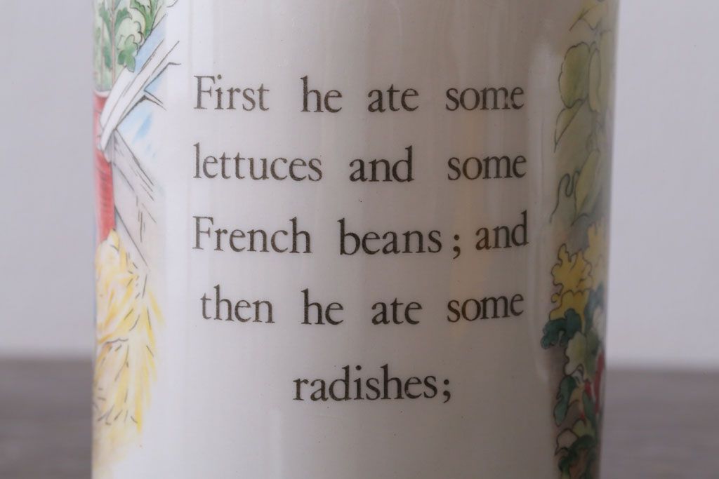 アンティーク雑貨　中古　イギリスWedgwood(ウェッジウッド)　ピーターラビット　カップなど3点セット(洋食器)