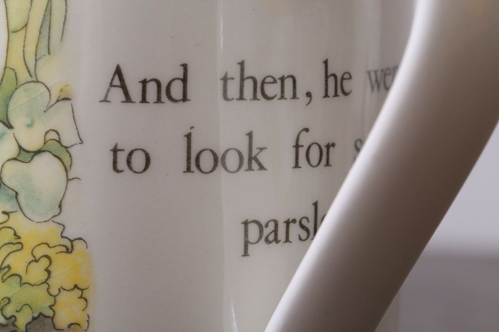 アンティーク雑貨　中古　イギリスWedgwood(ウェッジウッド)　ピーターラビット　カップなど3点セット(洋食器)