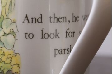 アンティーク雑貨　中古　イギリスWedgwood(ウェッジウッド)　ピーターラビット　カップなど3点セット(洋食器)