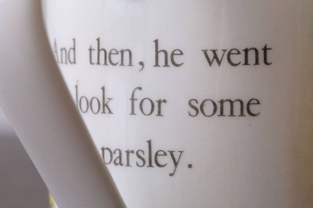 アンティーク雑貨　中古　イギリスWedgwood(ウェッジウッド)　ピーターラビット　カップなど3点セット(洋食器)