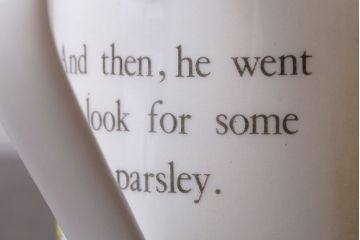 アンティーク雑貨　中古　イギリスWedgwood(ウェッジウッド)　ピーターラビット　カップなど3点セット(洋食器)