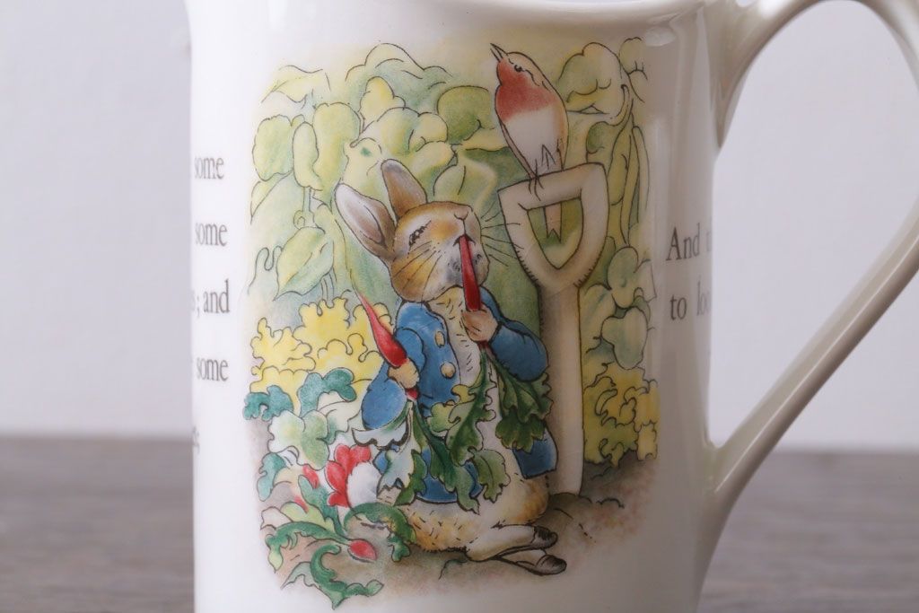 アンティーク雑貨　中古　イギリスWedgwood(ウェッジウッド)　ピーターラビット　カップなど3点セット(洋食器)