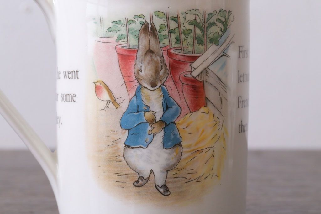 アンティーク雑貨　中古　イギリスWedgwood(ウェッジウッド)　ピーターラビット　カップなど3点セット(洋食器)