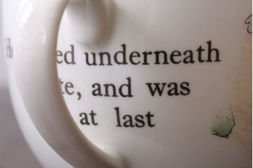 アンティーク雑貨　中古　イギリスWedgwood(ウェッジウッド)　ピーターラビット　カップなど3点セット(洋食器)