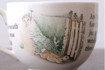 アンティーク雑貨　中古　イギリスWedgwood(ウェッジウッド)　ピーターラビット　カップなど3点セット(洋食器)