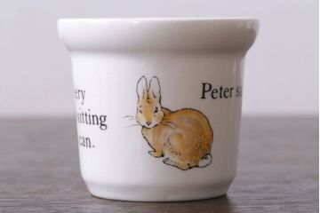 アンティーク雑貨　中古　イギリスWedgwood(ウェッジウッド)　ピーターラビット　カップなど3点セット(洋食器)