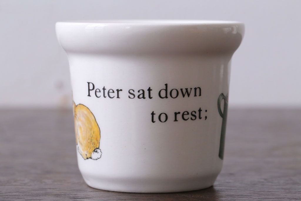 アンティーク雑貨　中古　イギリスWedgwood(ウェッジウッド)　ピーターラビット　カップなど3点セット(洋食器)