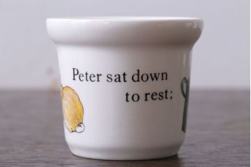 アンティーク雑貨　中古　イギリスWedgwood(ウェッジウッド)　ピーターラビット　カップなど3点セット(洋食器)