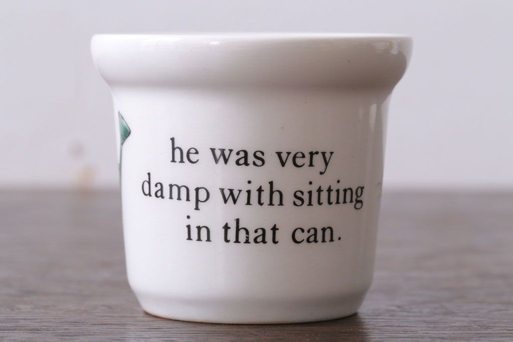 アンティーク雑貨　中古　イギリスWedgwood(ウェッジウッド)　ピーターラビット　カップなど3点セット(洋食器)