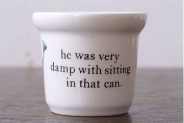 アンティーク雑貨　中古　イギリスWedgwood(ウェッジウッド)　ピーターラビット　カップなど3点セット(洋食器)