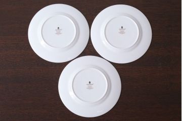 アンティーク雑貨　中古　イギリスWedgwood(ウェッジウッド)　Curzon(カーゾン)シリーズ　プレート3枚(洋食器)