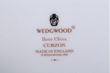 アンティーク雑貨　中古　イギリスWedgwood(ウェッジウッド)　Curzon(カーゾン)シリーズ　プレート3枚(洋食器)