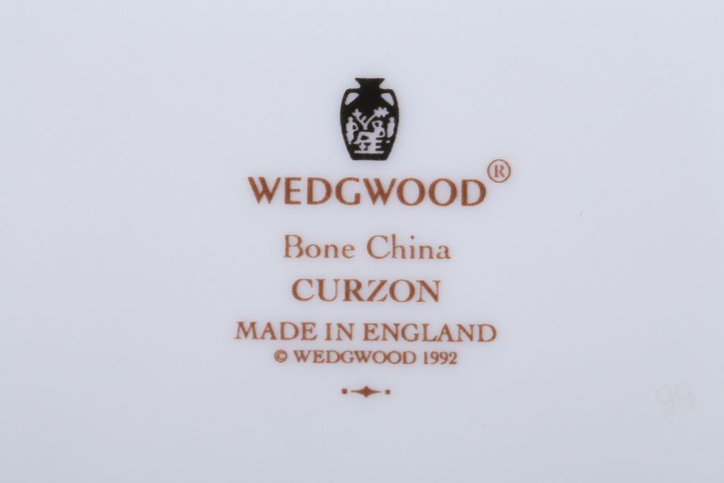 アンティーク雑貨　中古　イギリスWedgwood(ウェッジウッド)　Curzon(カーゾン)シリーズ　プレート3枚(洋食器)(2)