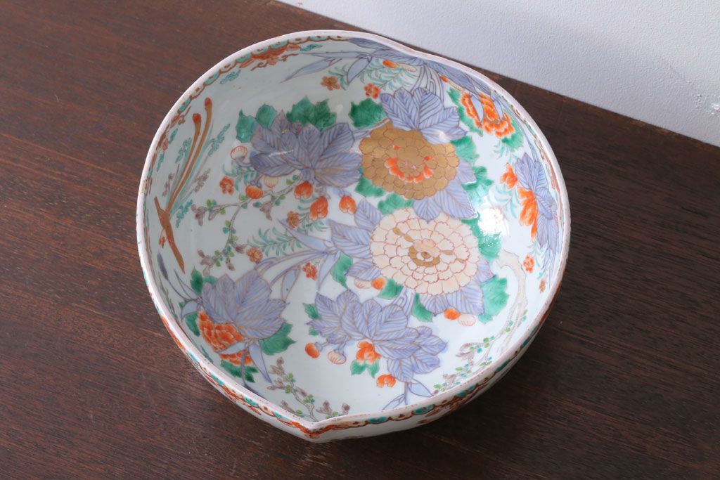 古民具・骨董　明治期 桃形鳳凰に牡丹の図　色絵深鉢(二重高台・皿・伊万里)